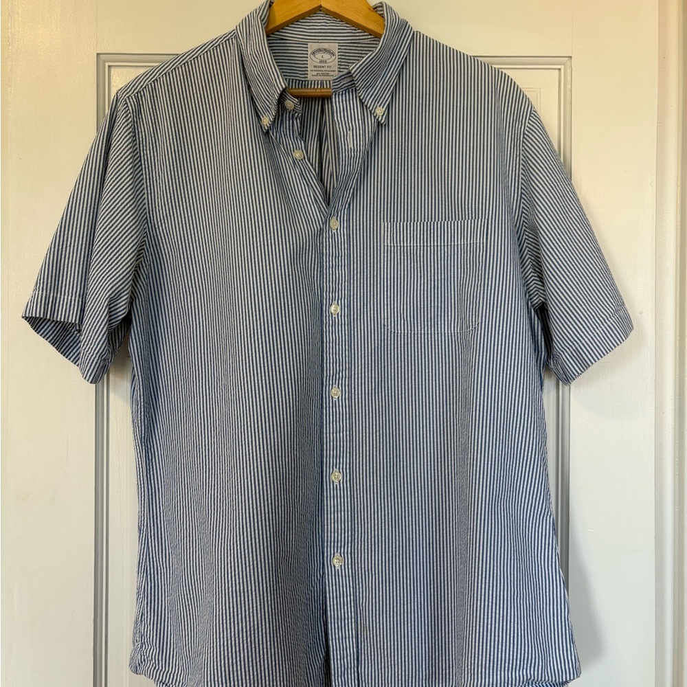 Brooks Brothers Navy White Seersucker Short Sleeve Button Down Shirt